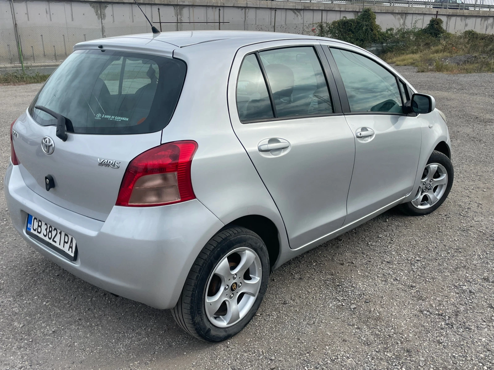 Toyota Yaris  - изображение 3