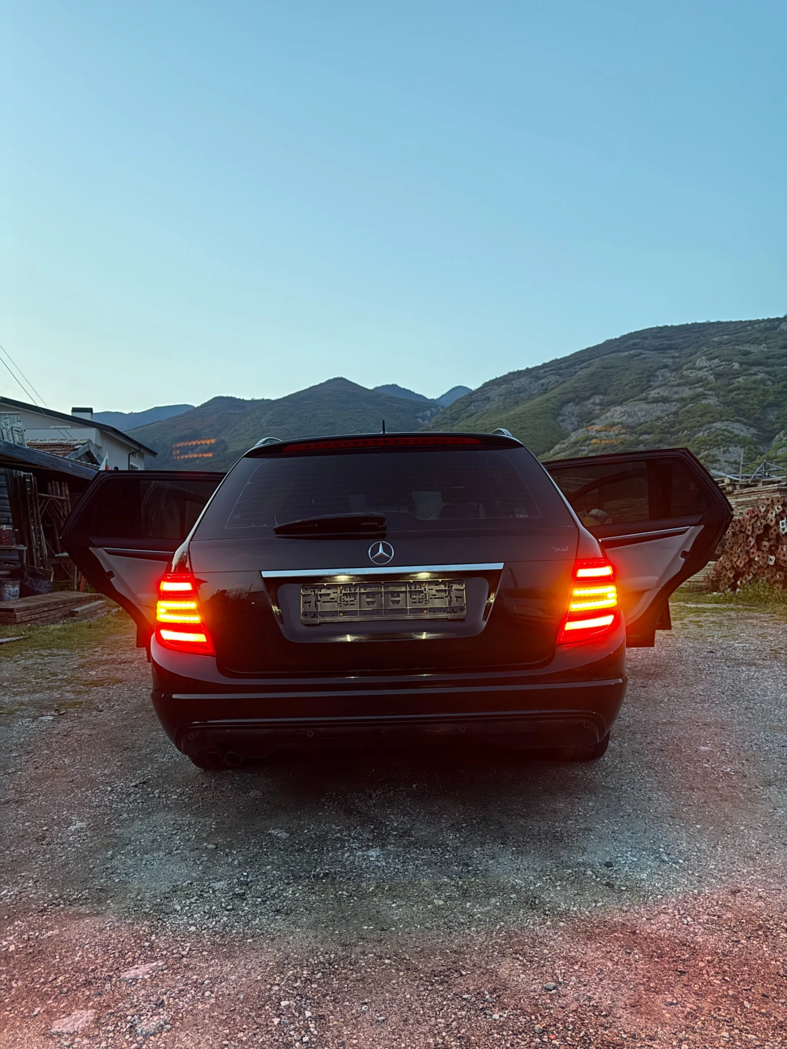 Mercedes-Benz C 220 Сменена верига/Ксенон/Бяла кожа/Много екстри - изображение 6