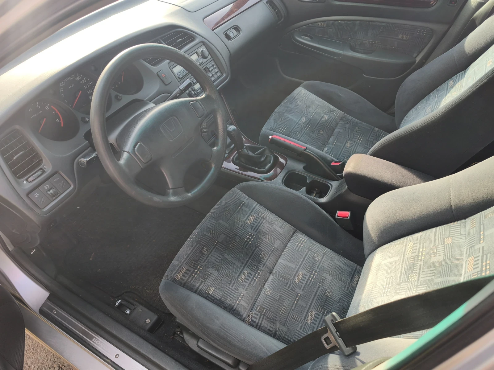 Honda Accord 1.8  vtec 136кс. - изображение 5