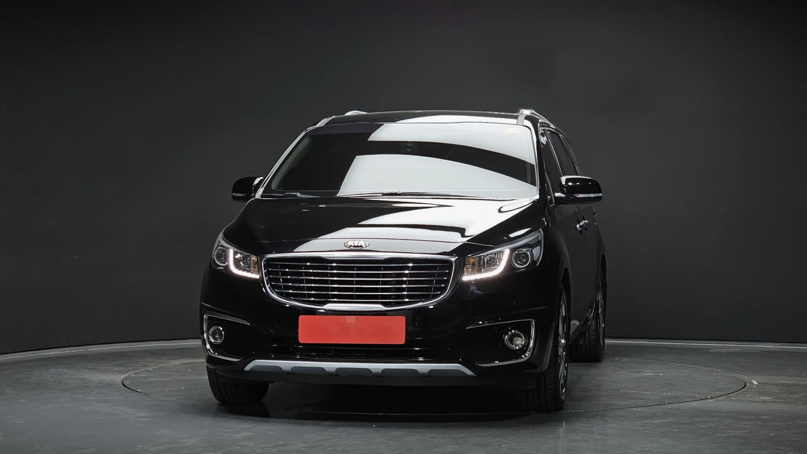 Kia Carnival 2.2CRDI/9 МЕСТЕН , снимка 3 - Автомобили и джипове - 54080955