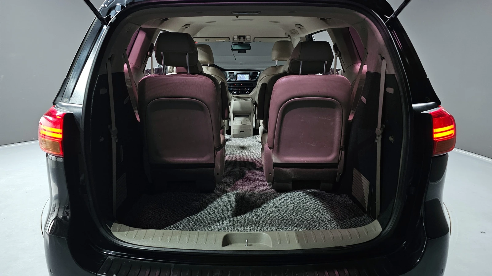 Kia Carnival 2.2CRDI/9 МЕСТЕН , снимка 17 - Автомобили и джипове - 54080955