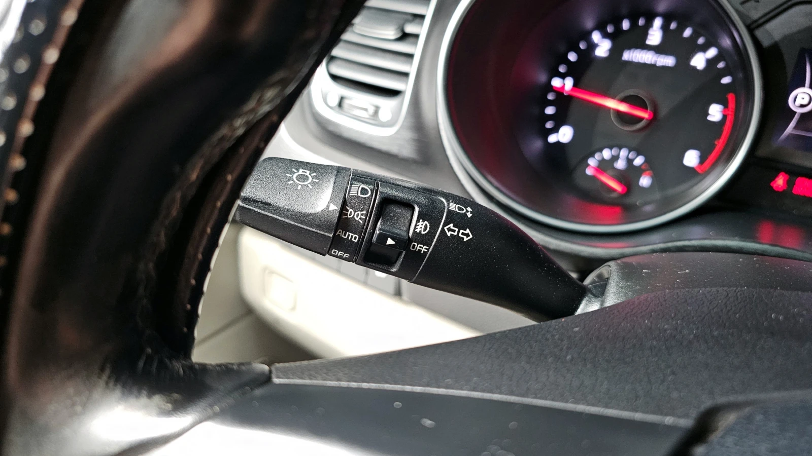 Kia Carnival 2.2CRDI/9 МЕСТЕН , снимка 15 - Автомобили и джипове - 54080955