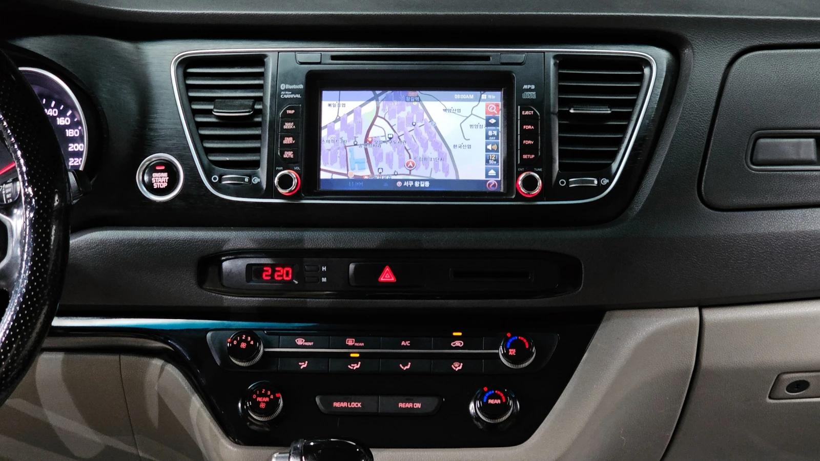 Kia Carnival 2.2CRDI/9 МЕСТЕН , снимка 13 - Автомобили и джипове - 54080955