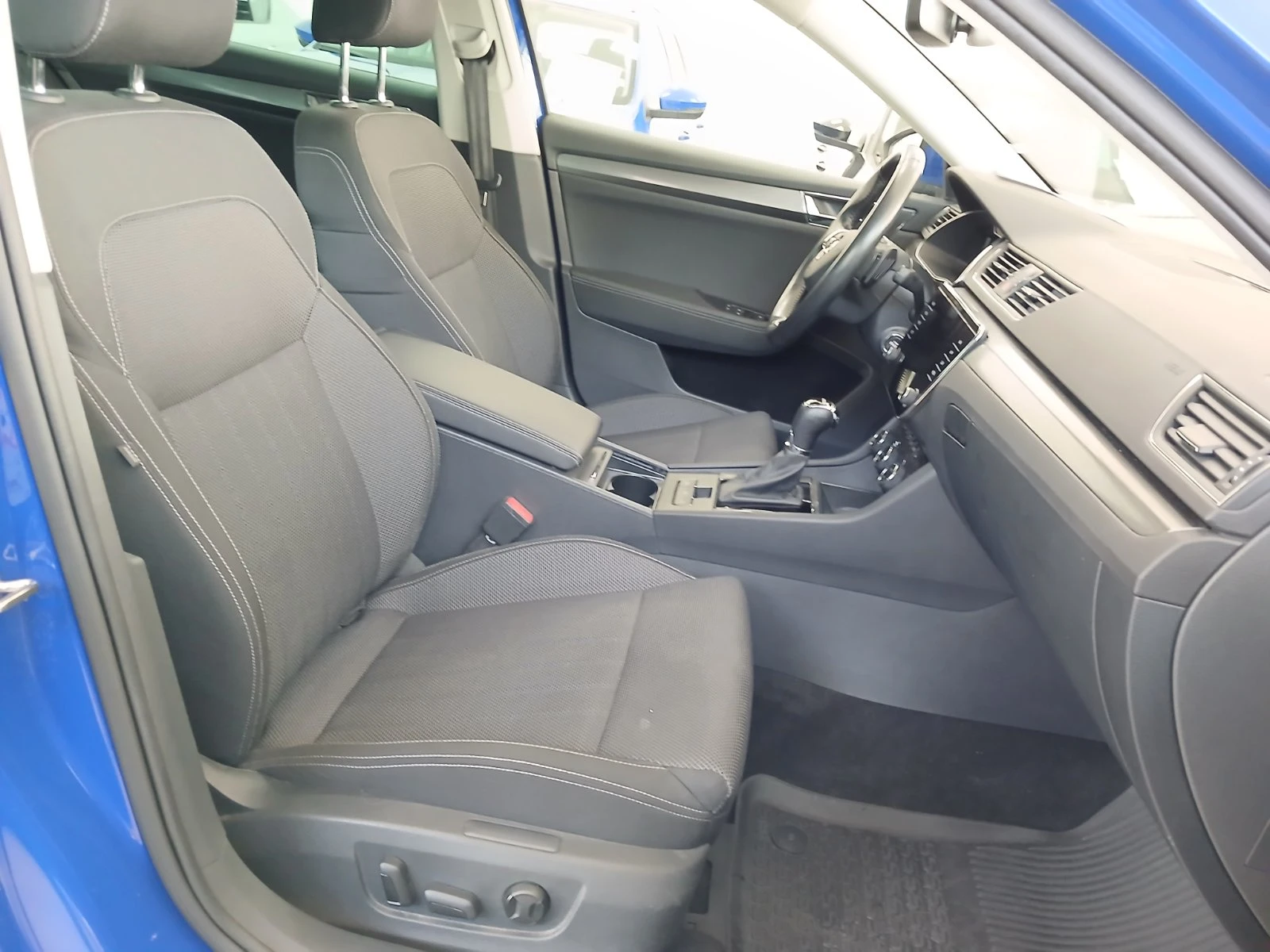 Skoda Superb Style 2, 0 TDI/200 к.с., снимка 6 - Автомобили и джипове - 54358398