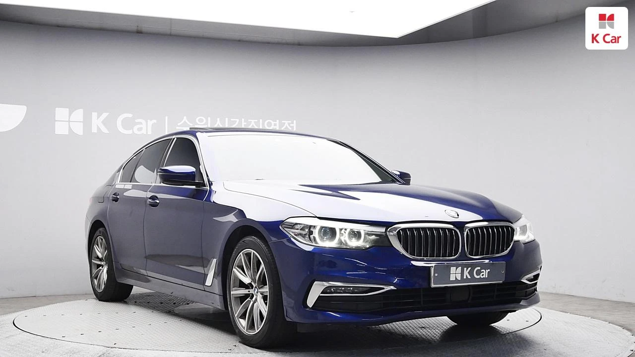 BMW 520  G30 / LED / Navi / Camera, снимка 3 - Автомобили и джипове - 54645911