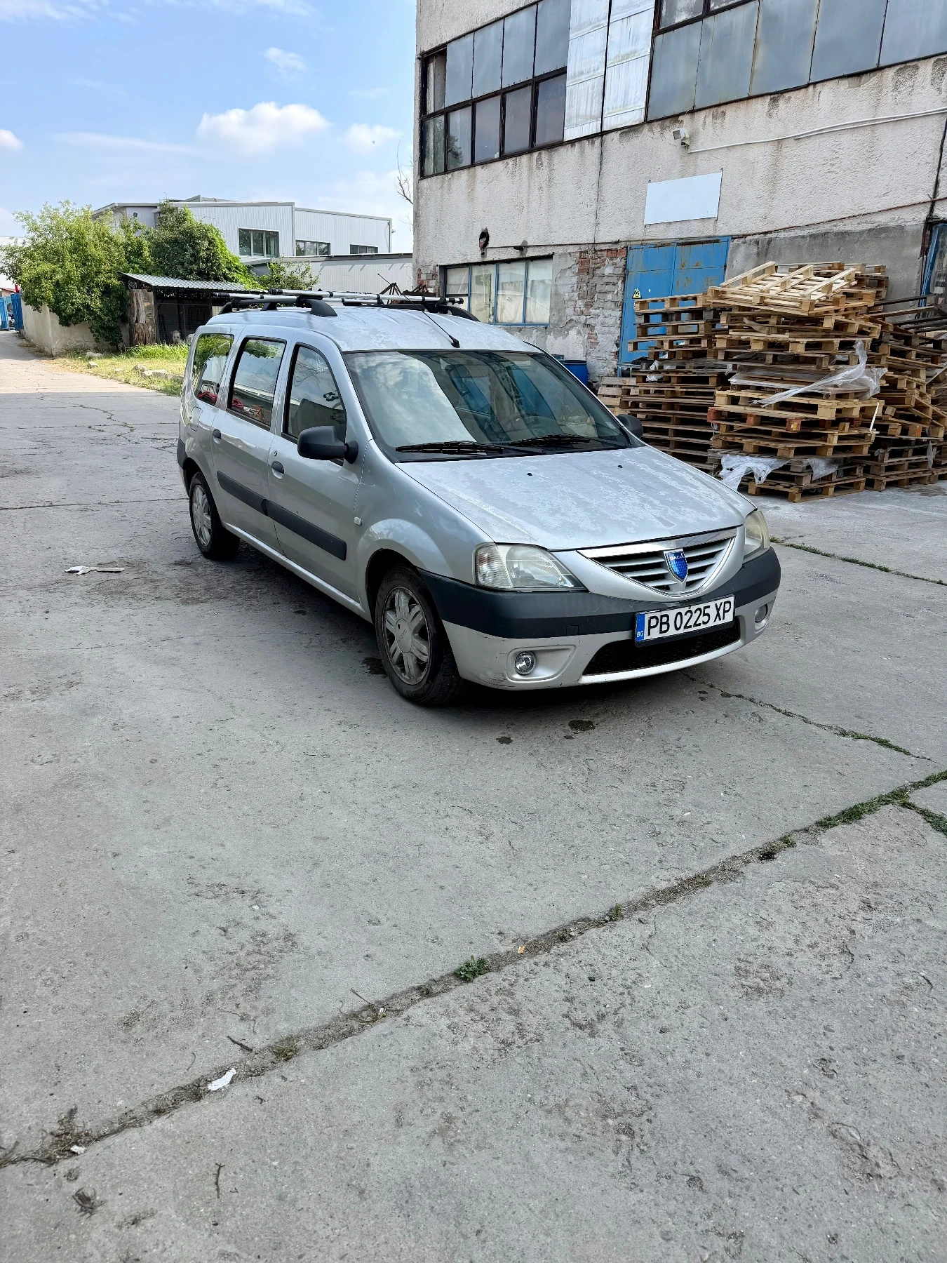 Dacia Logan 1.5 dCi 7 места, снимка 3 - Автомобили и джипове - 55148044