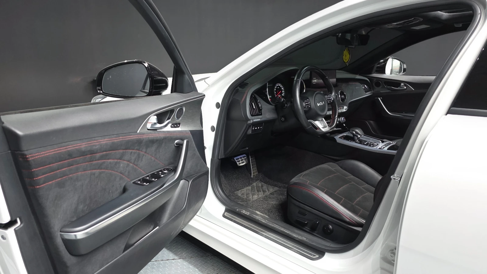 Kia Stinger ACRO EDITION 2.5 4x4* АЛКАНТАРА* hellascars.bg , снимка 6 - Автомобили и джипове - 55562262