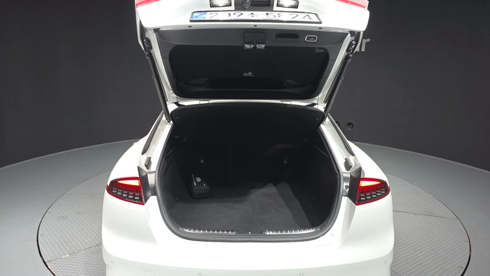 Kia Stinger ACRO EDITION 2.5 4x4* АЛКАНТАРА* hellascars.bg , снимка 17 - Автомобили и джипове - 55562262
