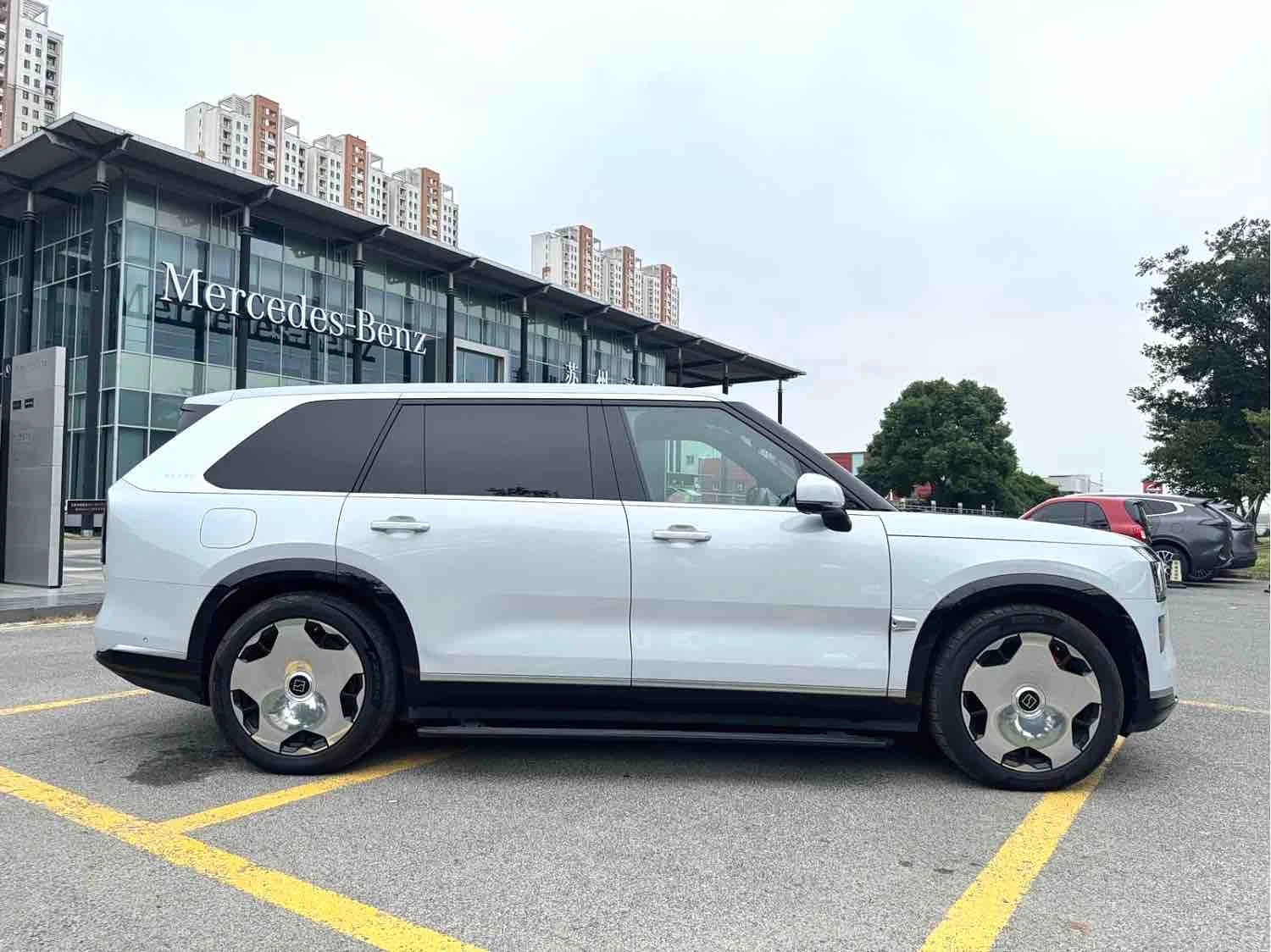 Zeekr 9X ULTRA | 70 kWh | AWD 4X4 | 898 �.�. FULL EXTRAS |  | Mobile.bg � ����������� 4