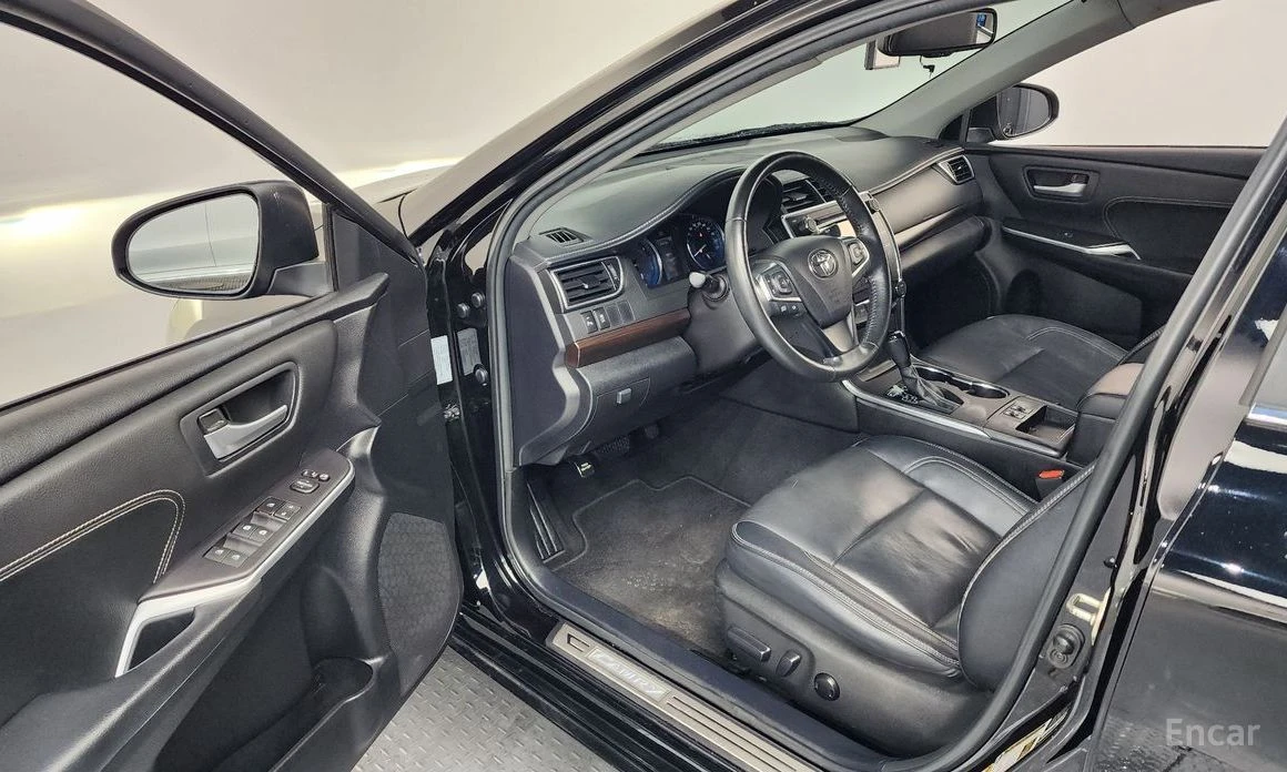 Toyota Camry, снимка 10 - Автомобили и джипове - 56505870