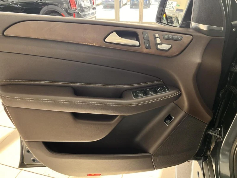 Mercedes-Benz GLE 350 AMG* 4MATIC* Memory* Подгрев* Keyless* Pano* Navi, снимка 16 - Автомобили и джипове - 52966810