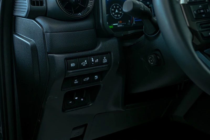 Toyota Land cruiser J250/i-Force MAX/4WD/Обдухване/JBL/HuD/Шибедах, снимка 8 - Автомобили и джипове - 52999833