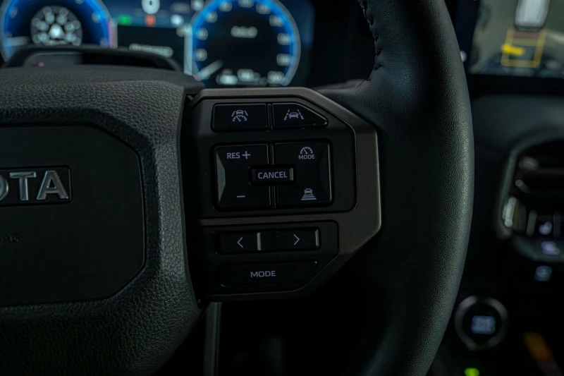 Toyota Land cruiser J250/i-Force MAX/4WD/Обдухване/JBL/HuD/Шибедах, снимка 12 - Автомобили и джипове - 52999833