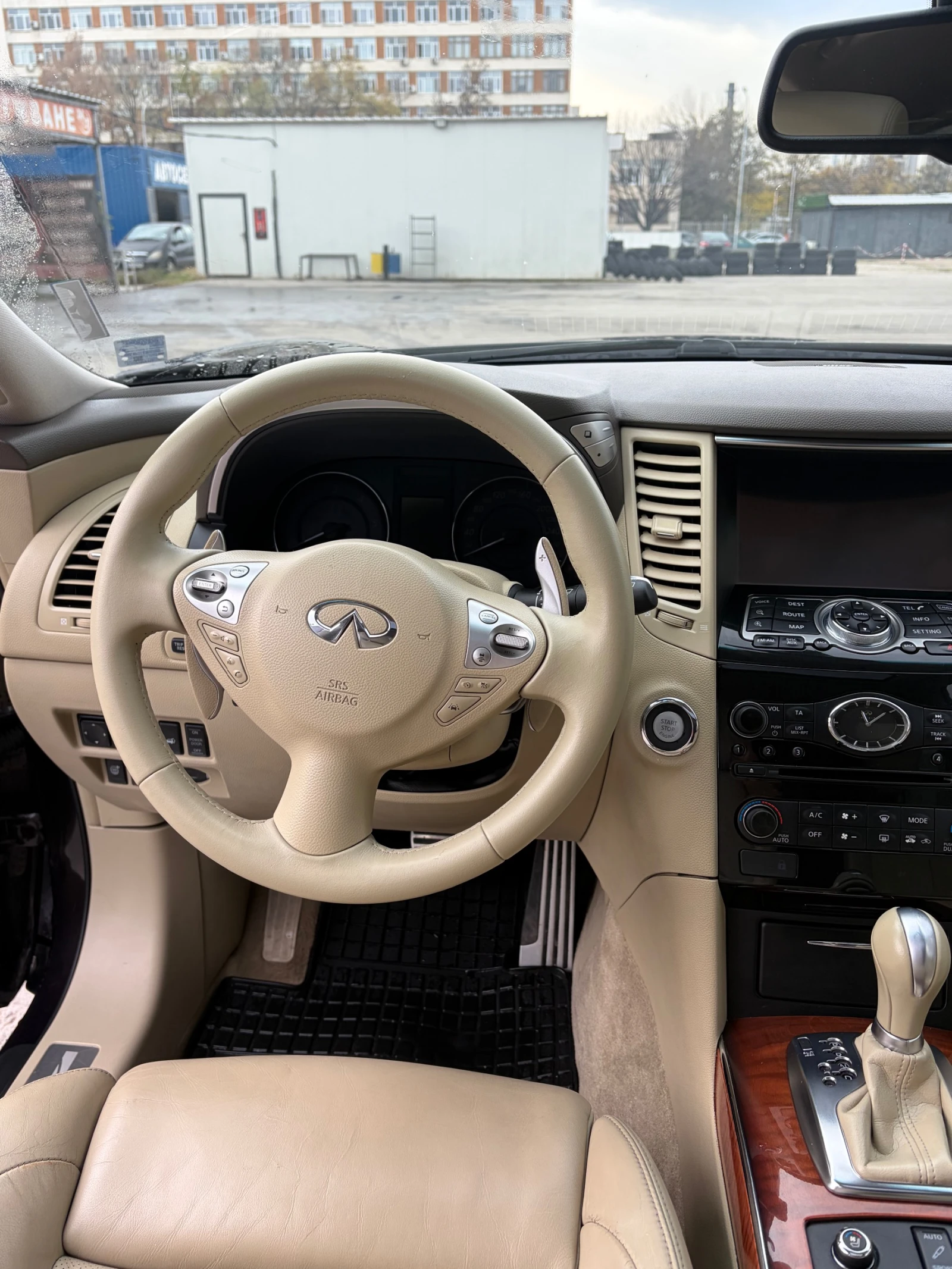 Infiniti QX70  Full 21  | Mobile.bg   11