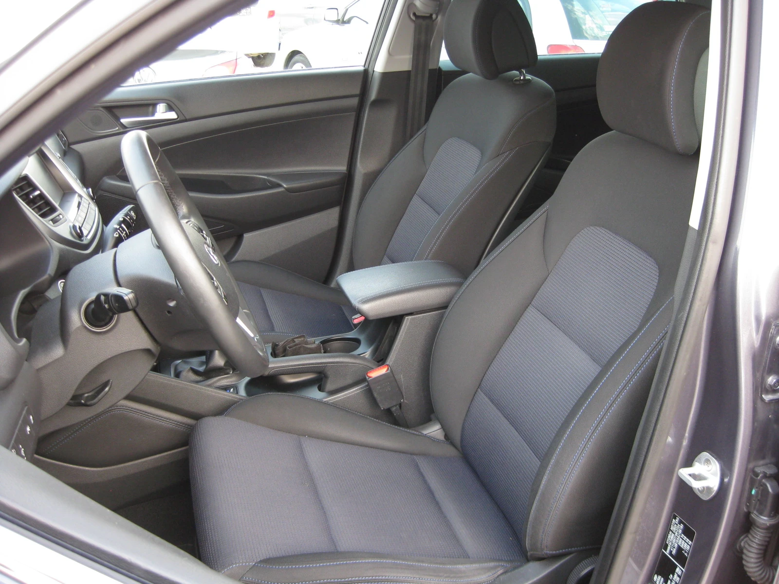 Hyundai Tucson 1, 7 CRDI, снимка 7 - Автомобили и джипове - 52596726