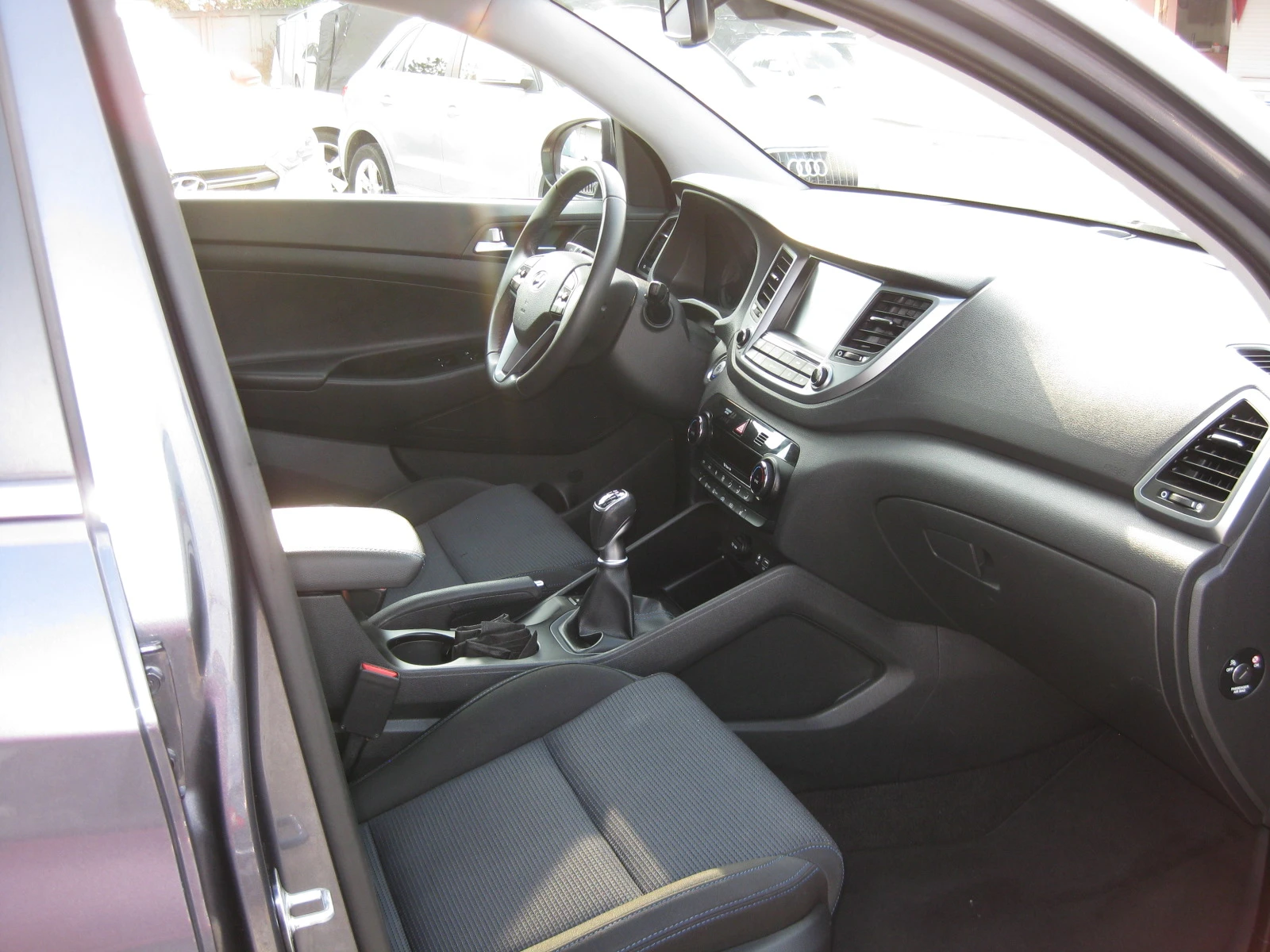 Hyundai Tucson 1, 7 CRDI, снимка 9 - Автомобили и джипове - 52596726