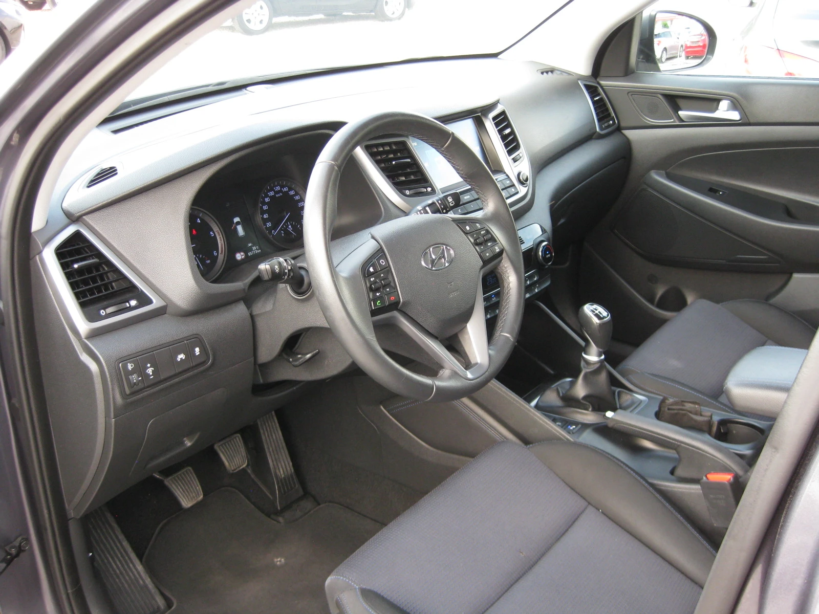 Hyundai Tucson 1, 7 CRDI, снимка 6 - Автомобили и джипове - 52596726