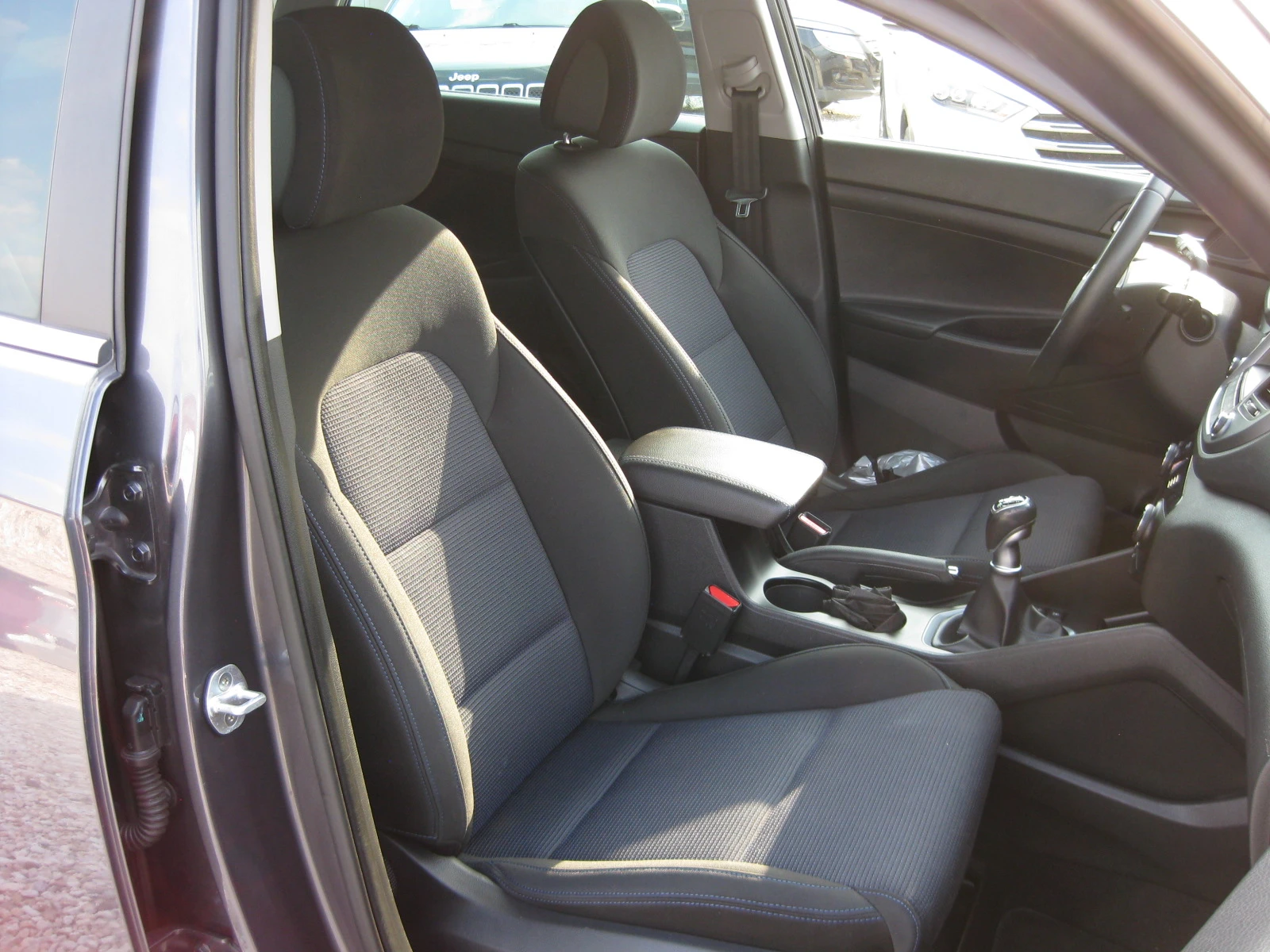 Hyundai Tucson 1, 7 CRDI, снимка 10 - Автомобили и джипове - 52596726