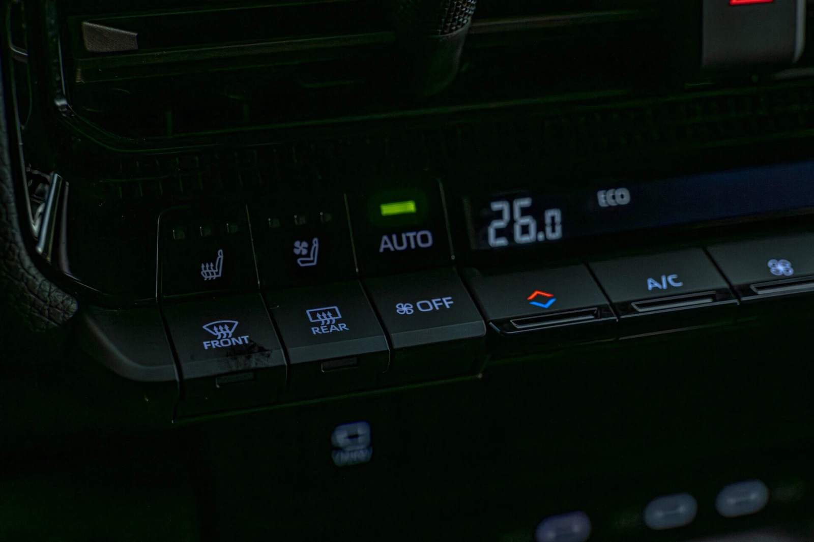 Toyota Land cruiser J250/i-Force MAX/4WD/Обдухване/JBL/HuD/Шибедах - изображение 10