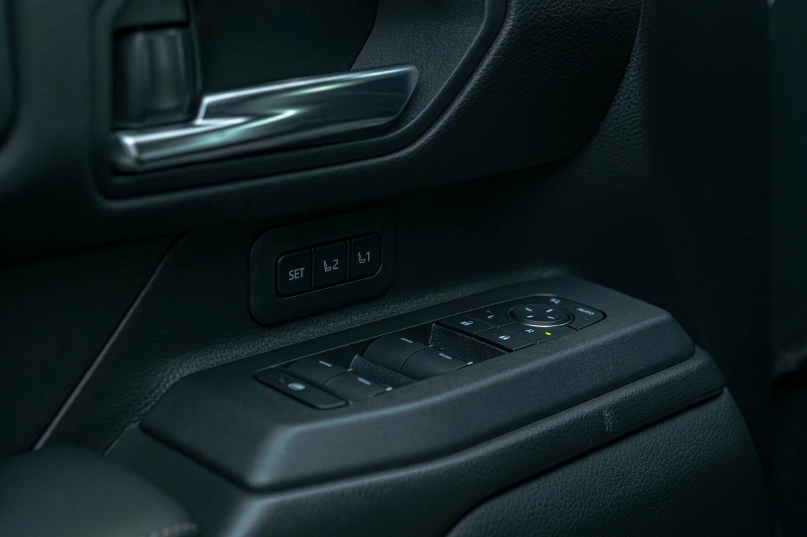 Toyota Land cruiser J250/i-Force MAX/4WD/Обдухване/JBL/HuD/Шибедах - изображение 9