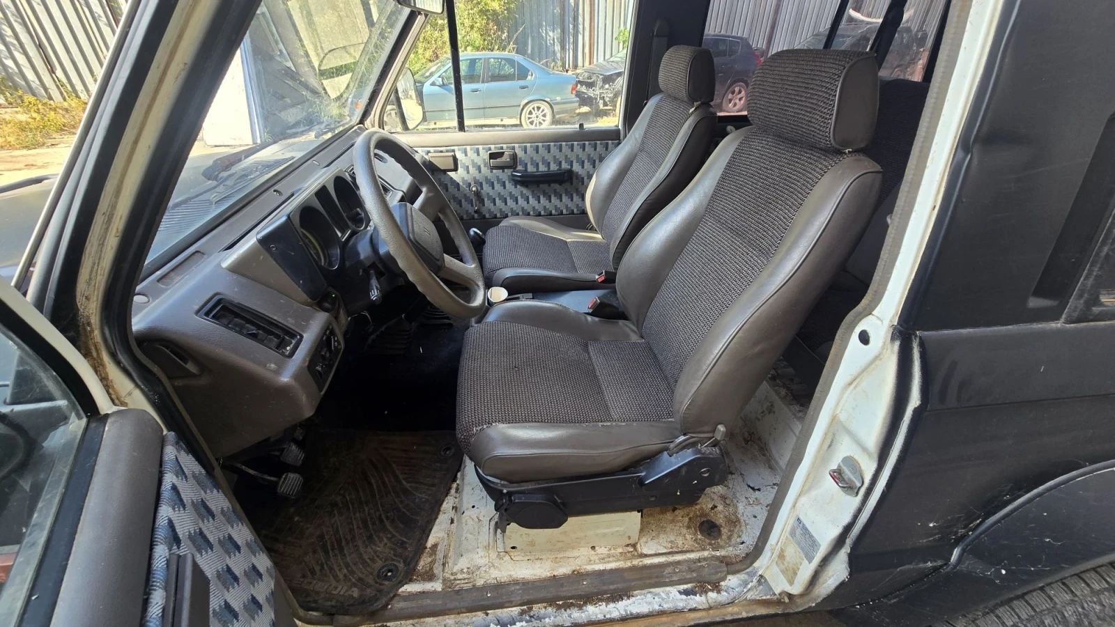 Isuzu Trooper 2.6i газ без точка ръжда, снимка 14 - Автомобили и джипове - 55902130