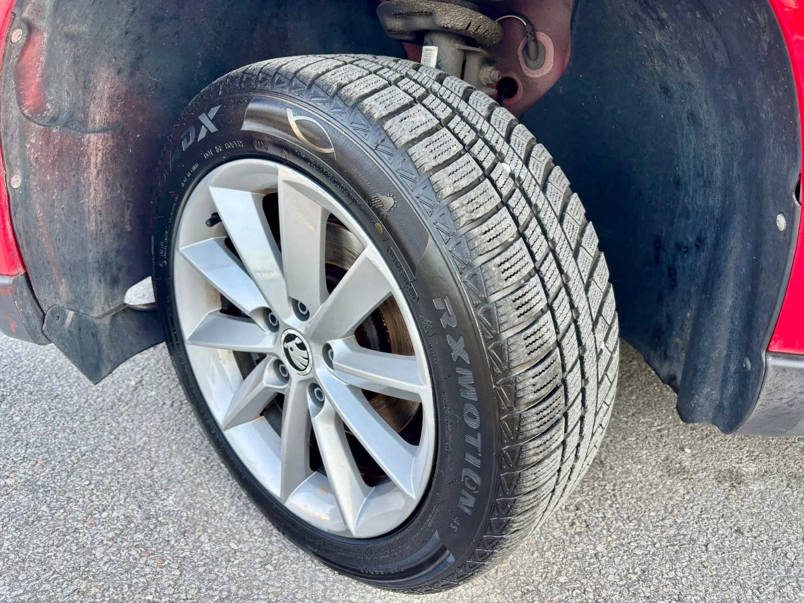 Skoda Yeti 1.6TDI DSG, снимка 2 - Автомобили и джипове - 55961732