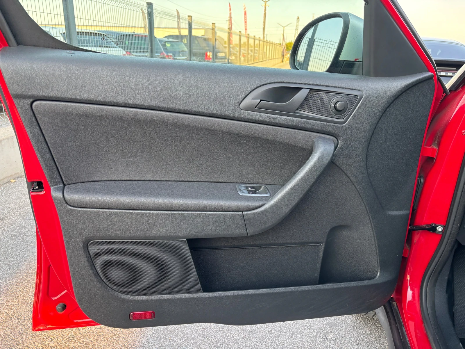 Skoda Yeti 1.6TDI DSG, снимка 9 - Автомобили и джипове - 55961732