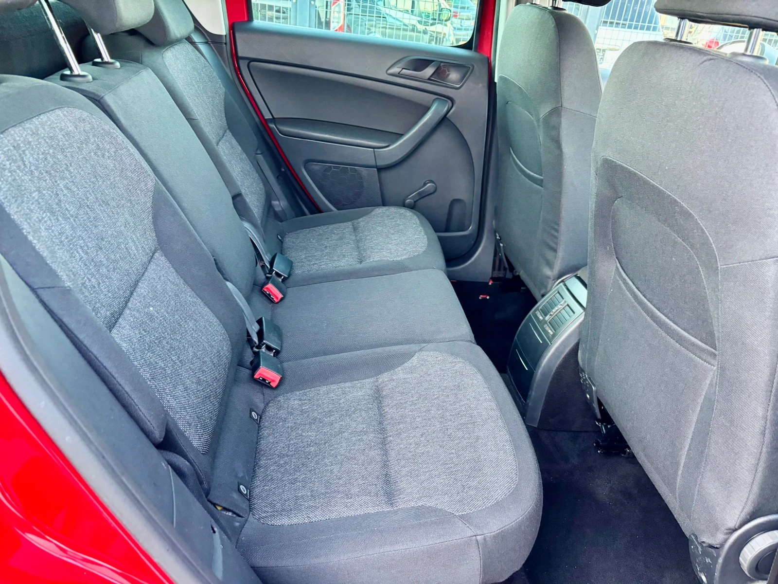 Skoda Yeti 1.6TDI DSG, снимка 14 - Автомобили и джипове - 55961732