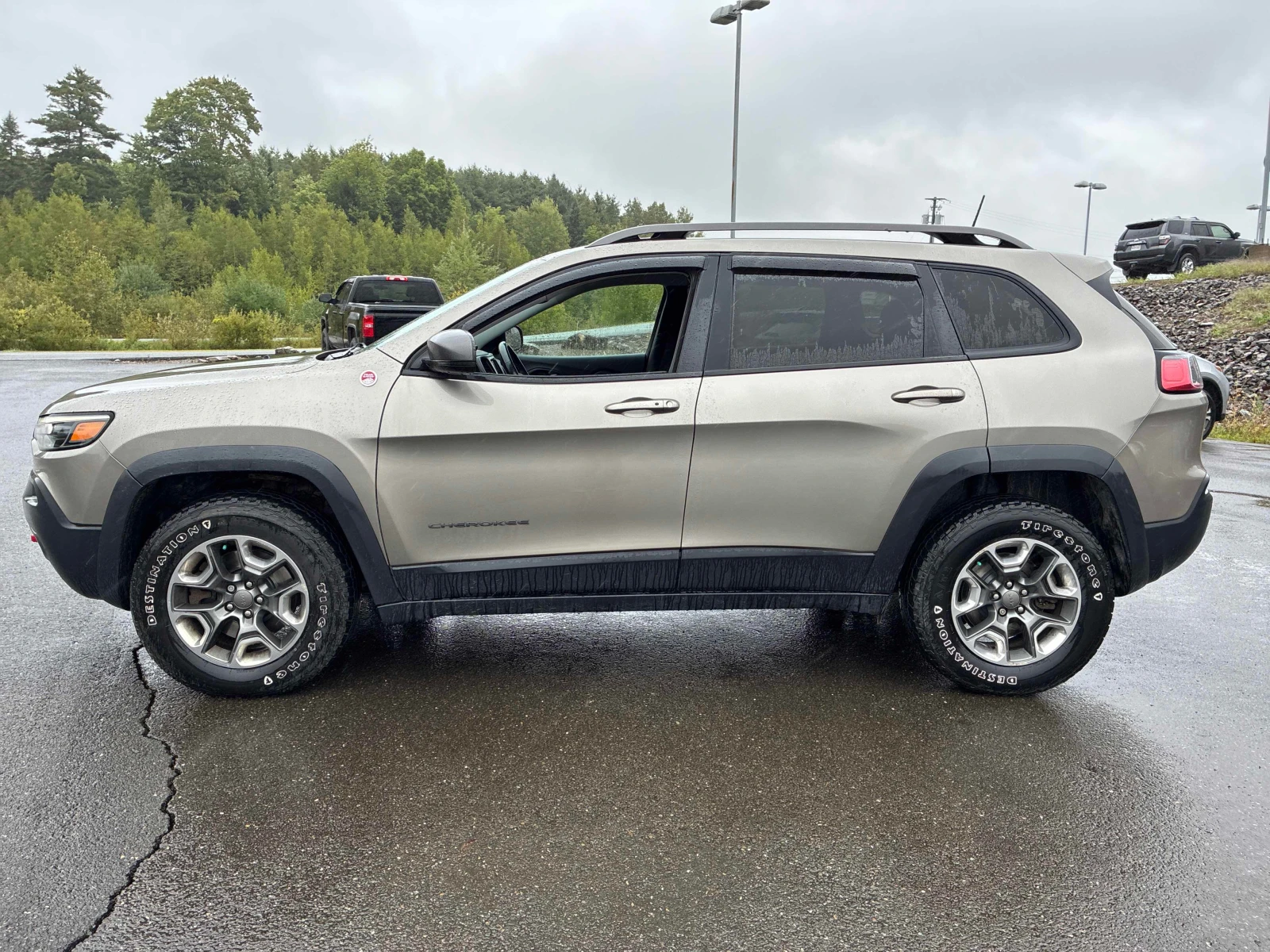 Jeep Cherokee * Trailhawk * CARFAX * ОПЦИЯ ЗА ФИНАНСИРАНЕ , снимка 2 - Автомобили и джипове - 56008244