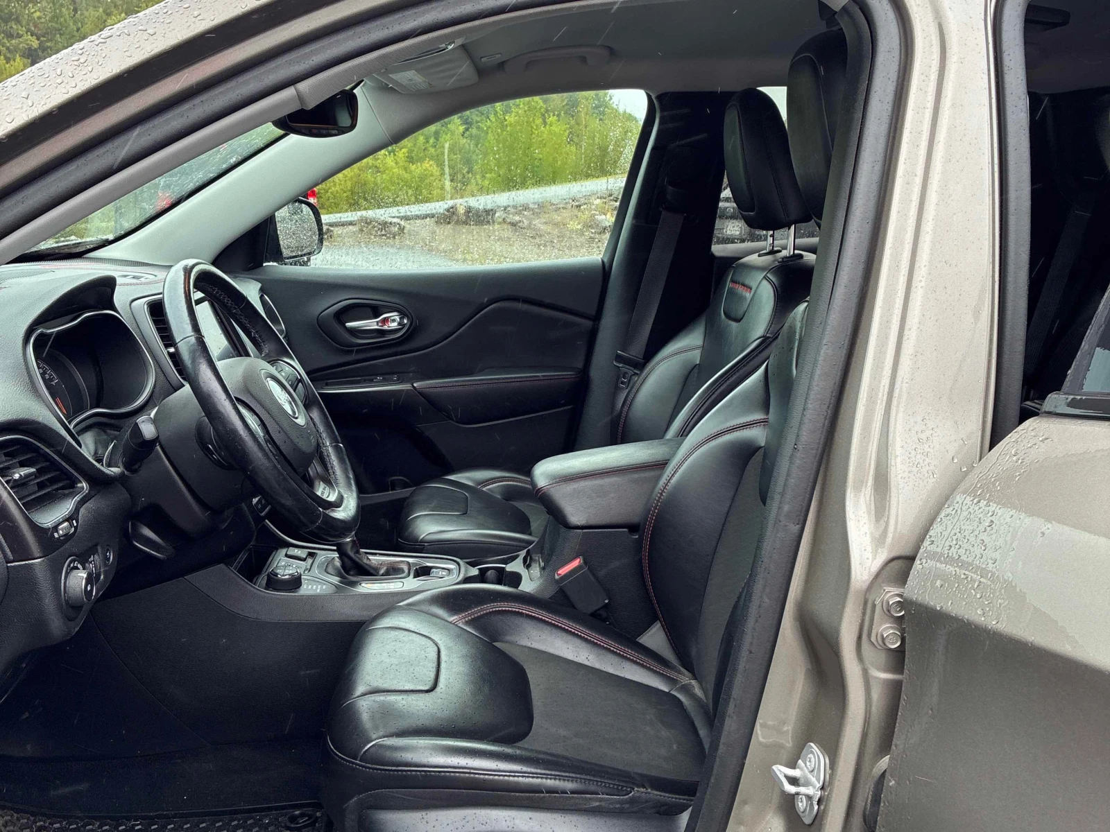 Jeep Cherokee * Trailhawk * CARFAX * ОПЦИЯ ЗА ФИНАНСИРАНЕ , снимка 13 - Автомобили и джипове - 56008244