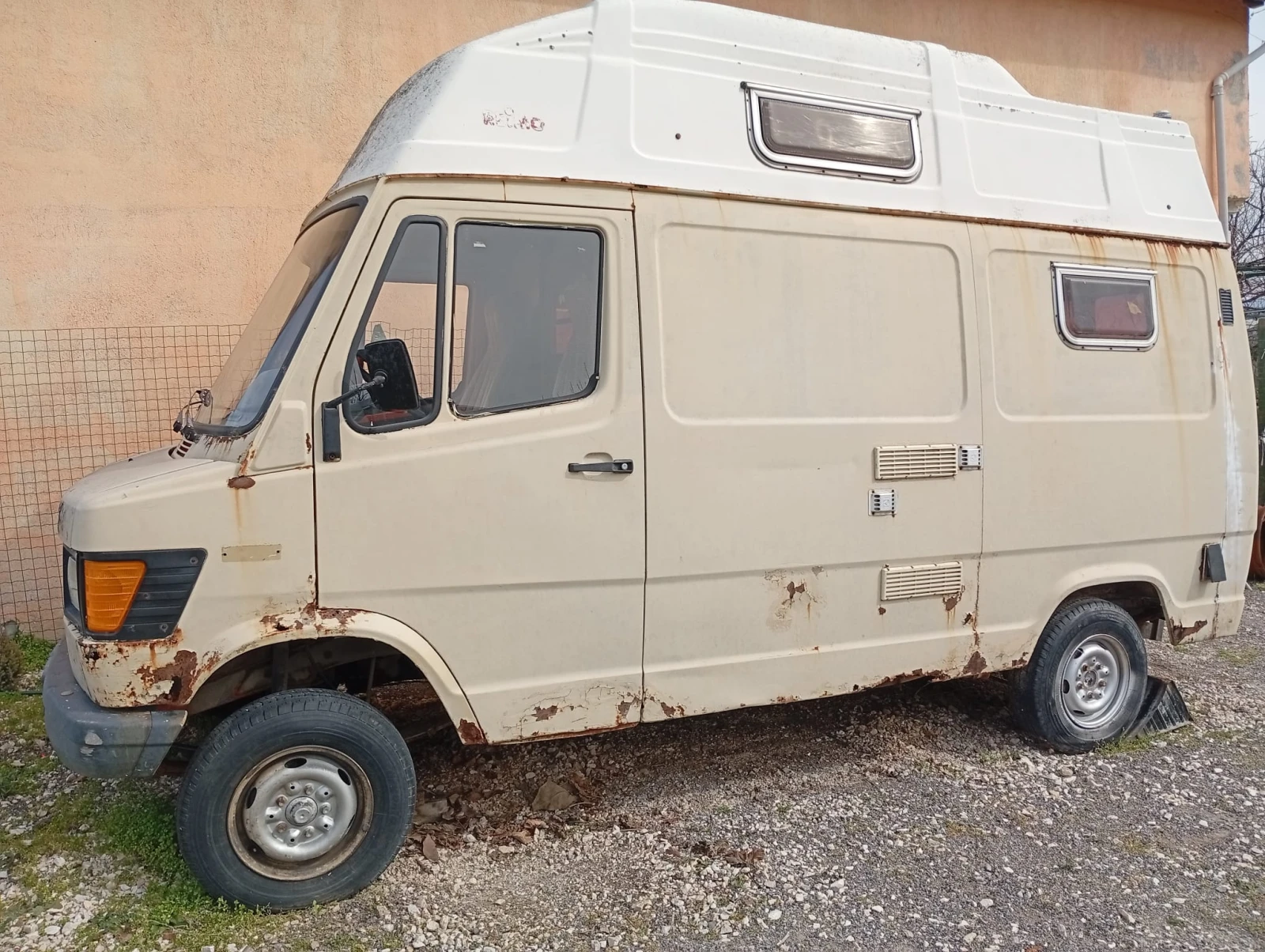 Mercedes-Benz 307 207 OM615/OM616