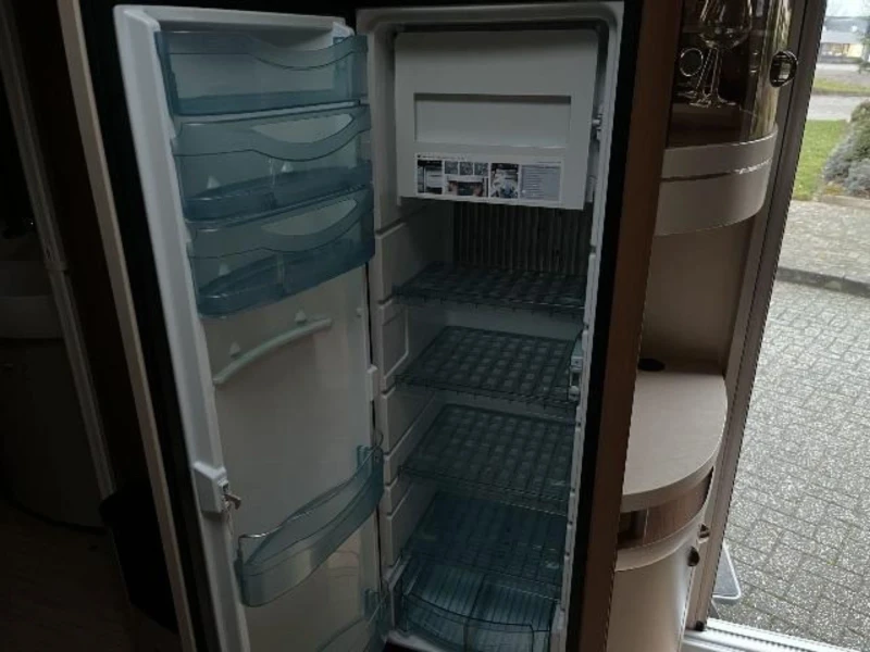 Каравана Hobby Premium 560 CFE, снимка 13 - Каравани и кемпери - 53297442