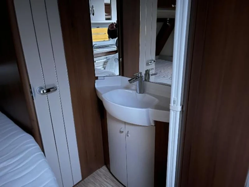 Каравана Hobby Premium 560 CFE, снимка 11 - Каравани и кемпери - 53297442