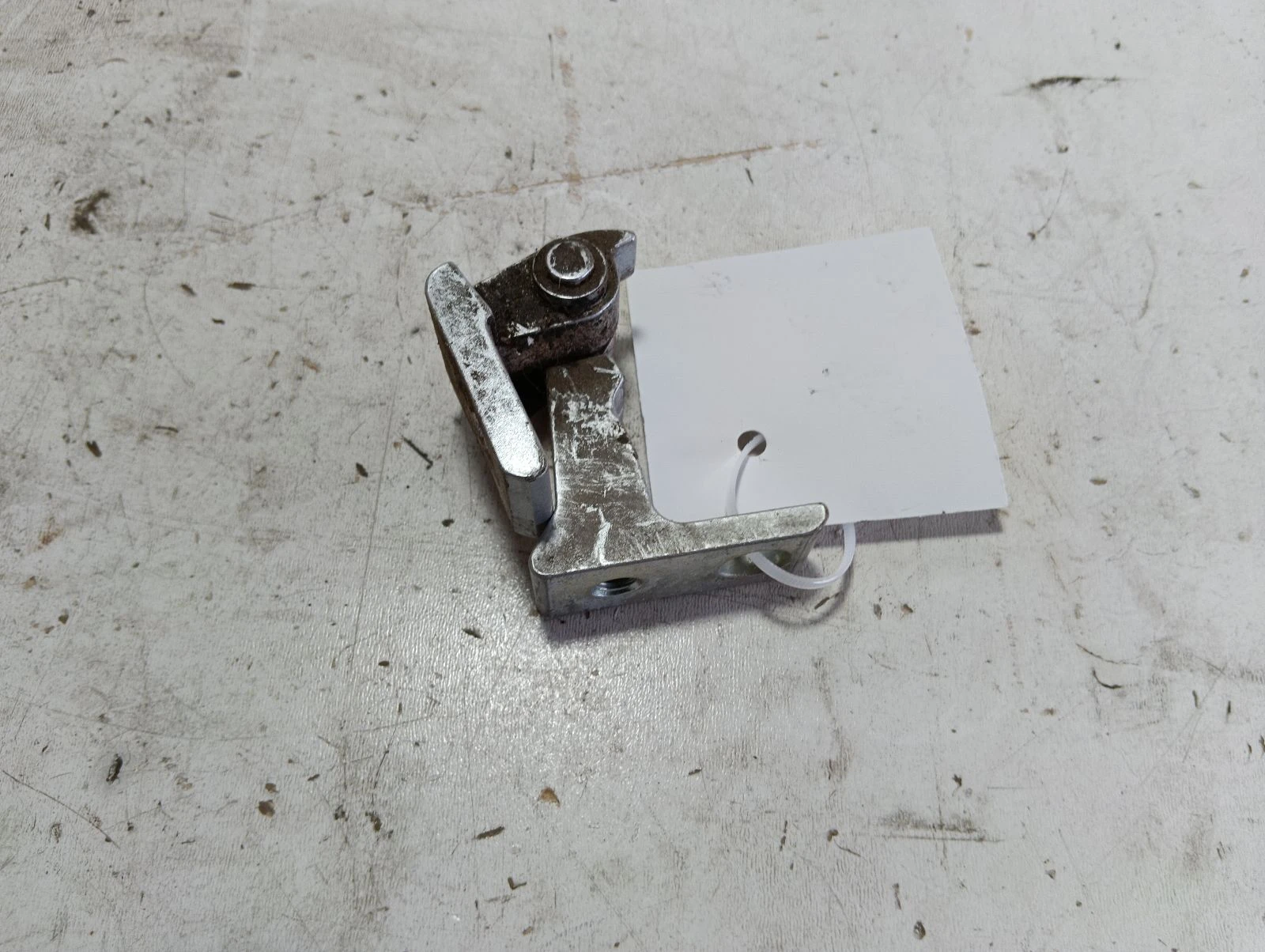 панта задна лява врата 8K0831401E Skoda Octavia