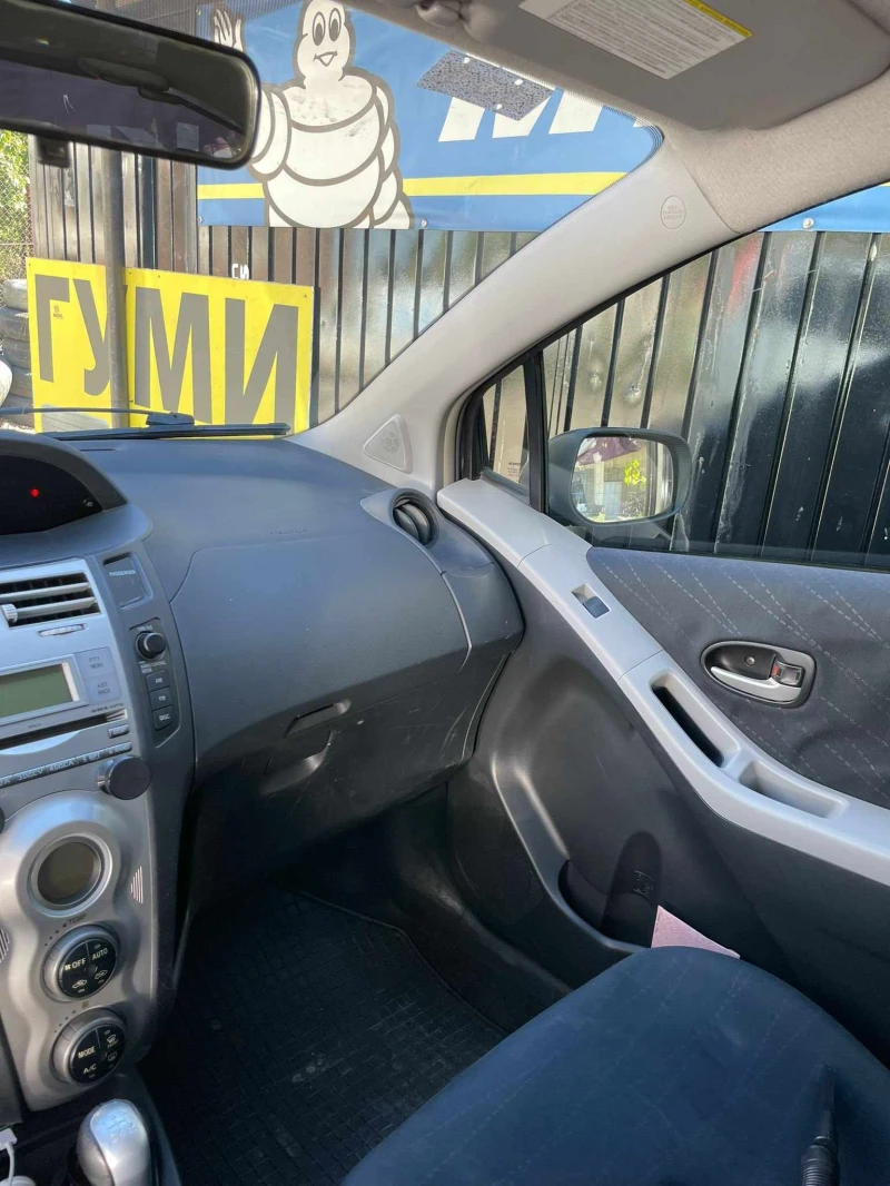 Toyota Yaris 1.3, снимка 9 - Автомобили и джипове - 47440396