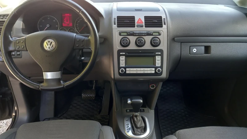 VW Touran, снимка 7 - Автомобили и джипове - 47571596