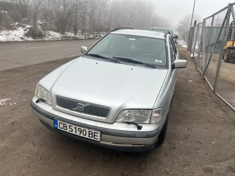 Volvo V40 T4, снимка 2 - Автомобили и джипове - 49579544