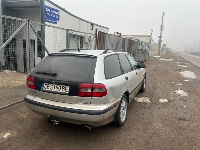 Volvo V40 T4, снимка 4 - Автомобили и джипове - 48750922