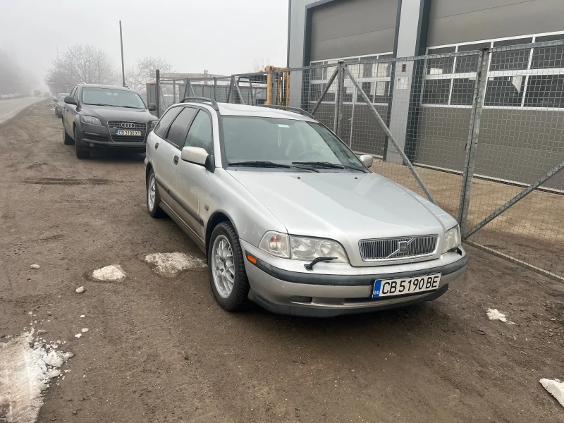 Volvo V40 T4, снимка 1 - Автомобили и джипове - 49579544