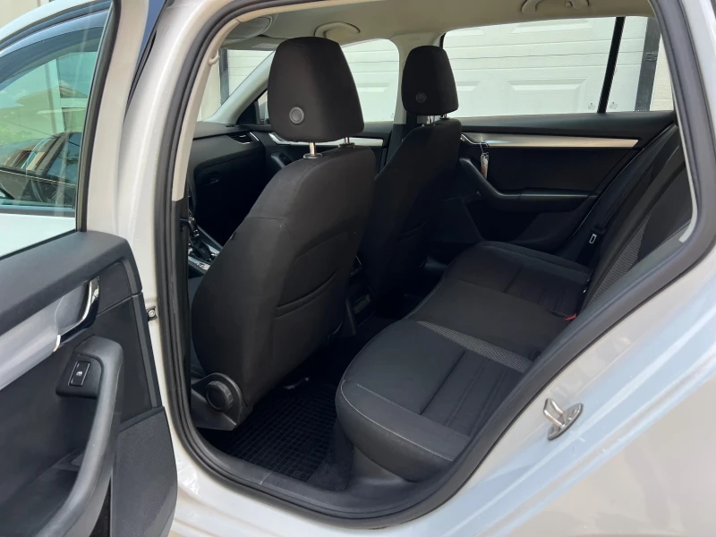 Skoda Octavia 1.6 dsg, снимка 6 - Автомобили и джипове - 52812462
