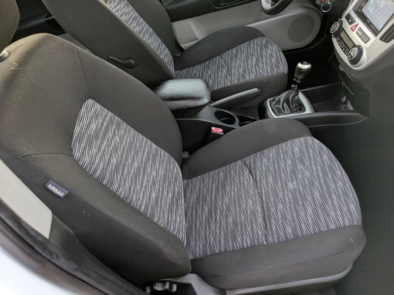 Kia Ceed 1.4i, снимка 11 - Автомобили и джипове - 52741118