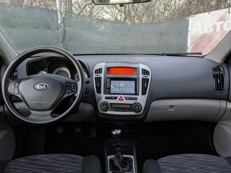 Kia Ceed 1.4i, снимка 13 - Автомобили и джипове - 52741118