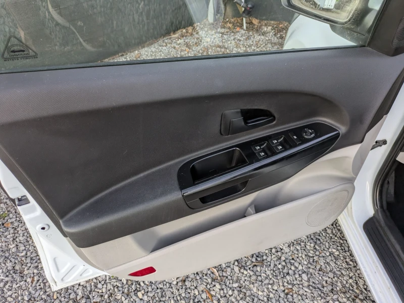 Kia Ceed 1.4i, снимка 8 - Автомобили и джипове - 52741118