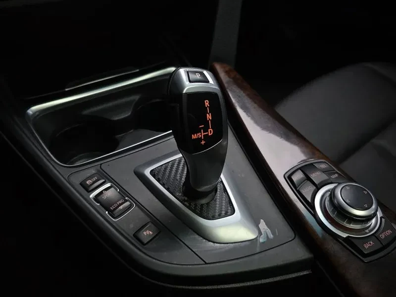 BMW 320 d, снимка 9 - Автомобили и джипове - 54590211
