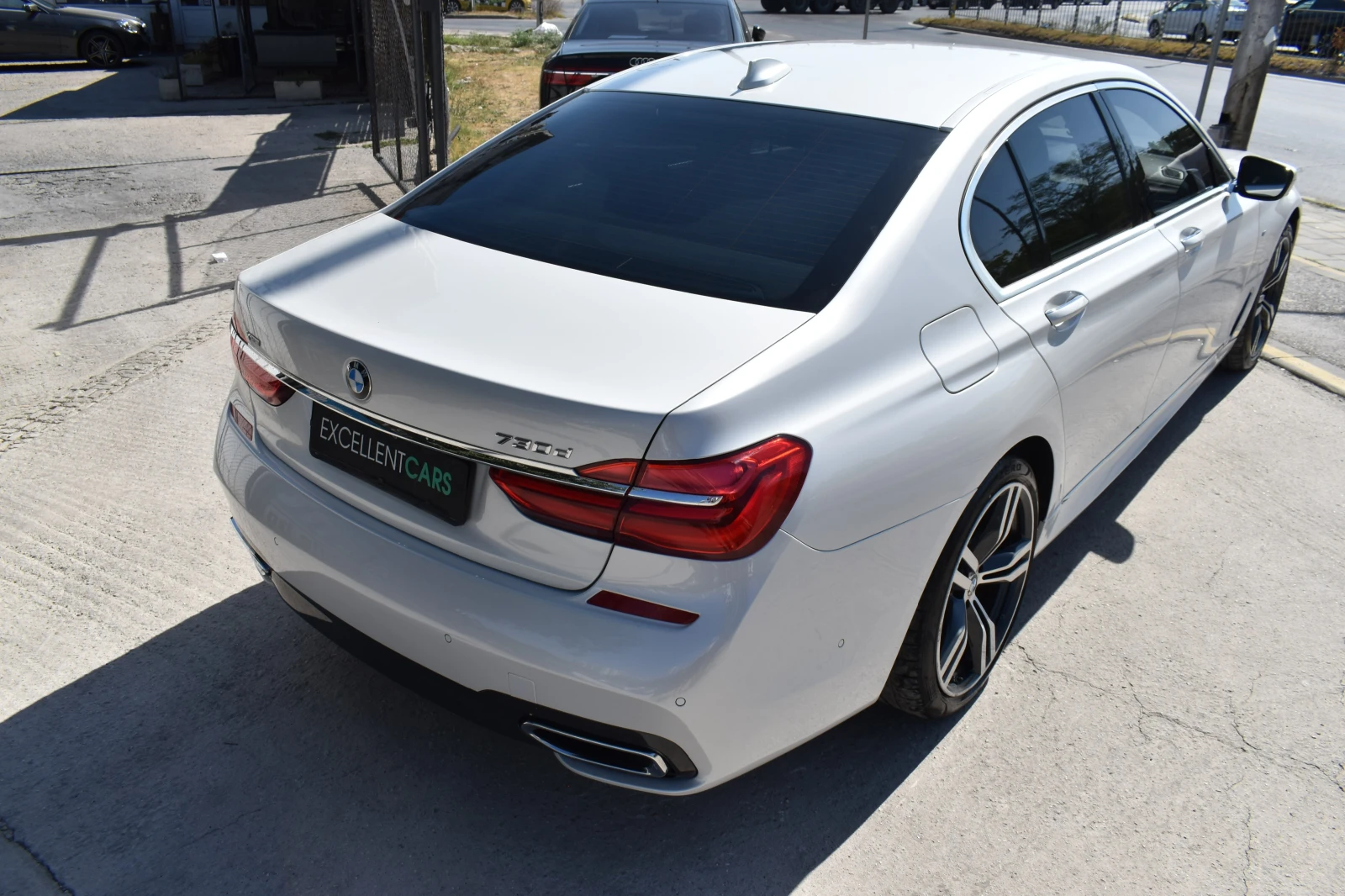 BMW 730 d* xDrive* МАСАЖИ* ОБДУХВАНЕ* HEAD-UP* HARMAN-CARD - изображение 6