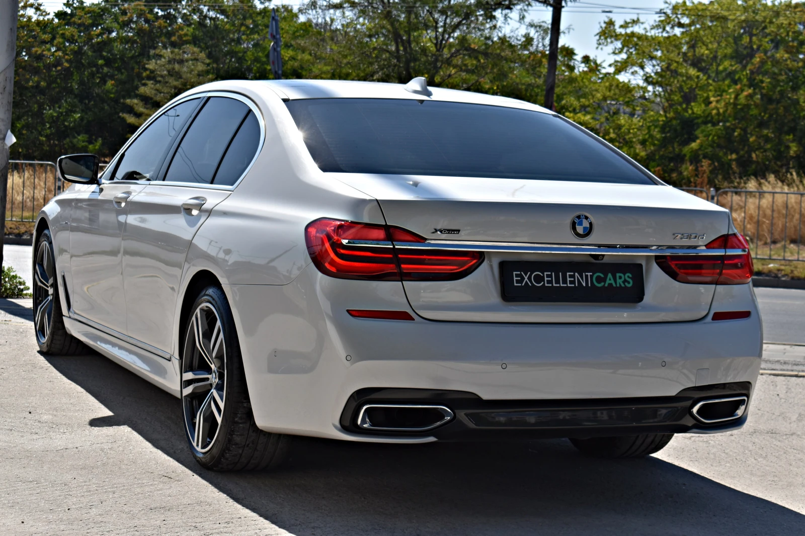 BMW 730 d* xDrive* МАСАЖИ* ОБДУХВАНЕ* HEAD-UP* HARMAN-CARD - изображение 5
