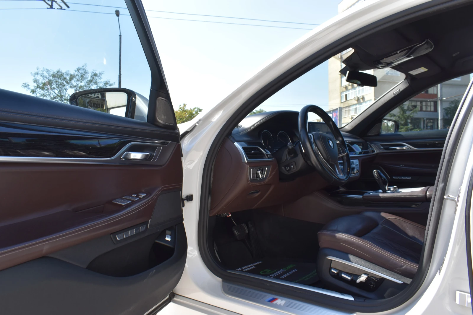 BMW 730 d* xDrive* МАСАЖИ* ОБДУХВАНЕ* HEAD-UP* HARMAN-CARD - изображение 9