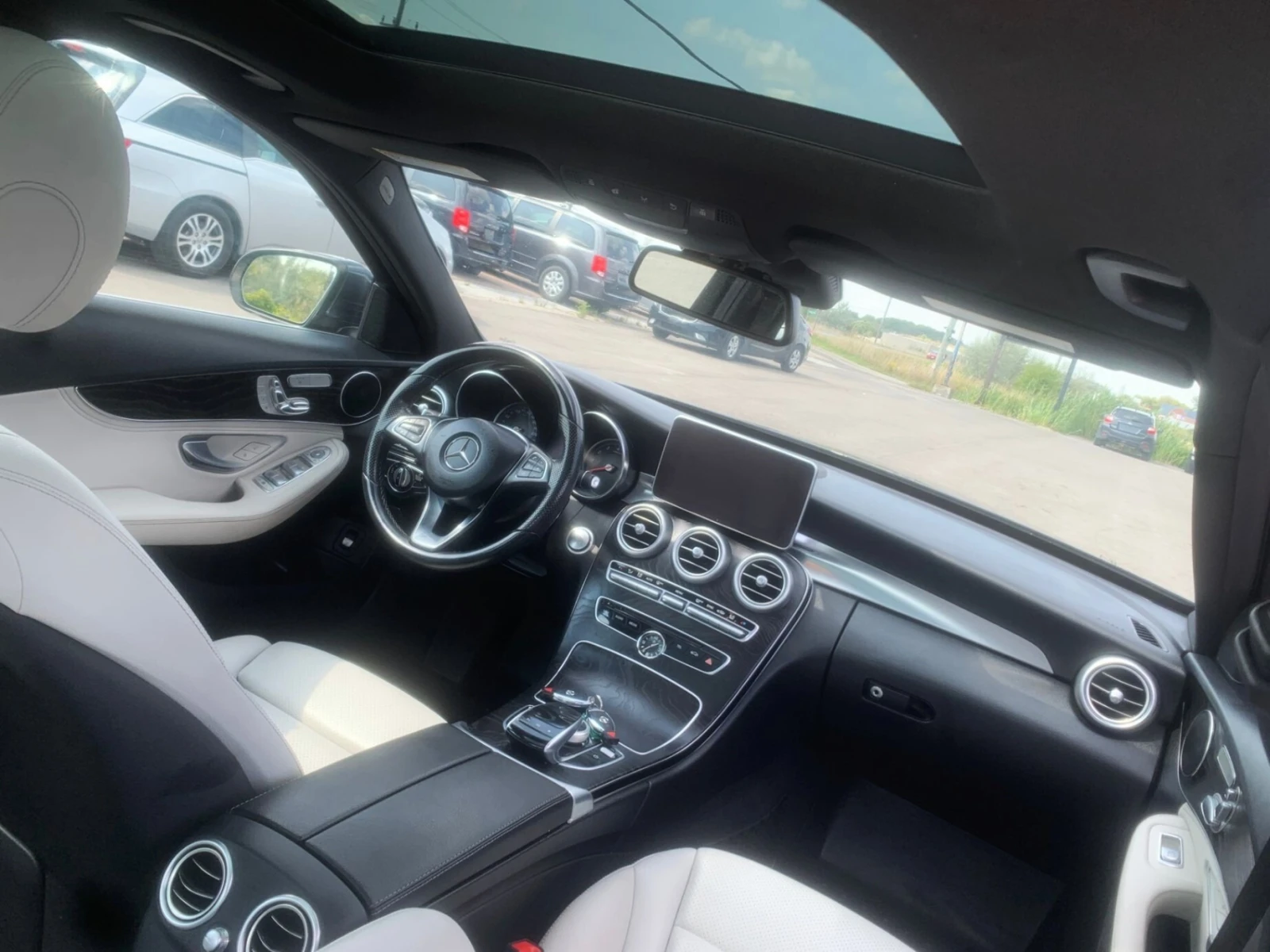 Mercedes-Benz C 300 4MATIC * AMG Line * PANO * ПОДГРЕВ * KEYLESS - изображение 6