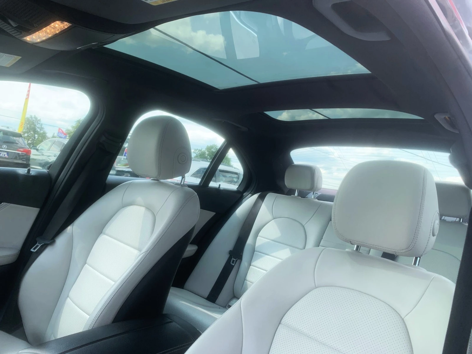 Mercedes-Benz C 300 4MATIC * AMG Line * PANO * ПОДГРЕВ * KEYLESS - изображение 8