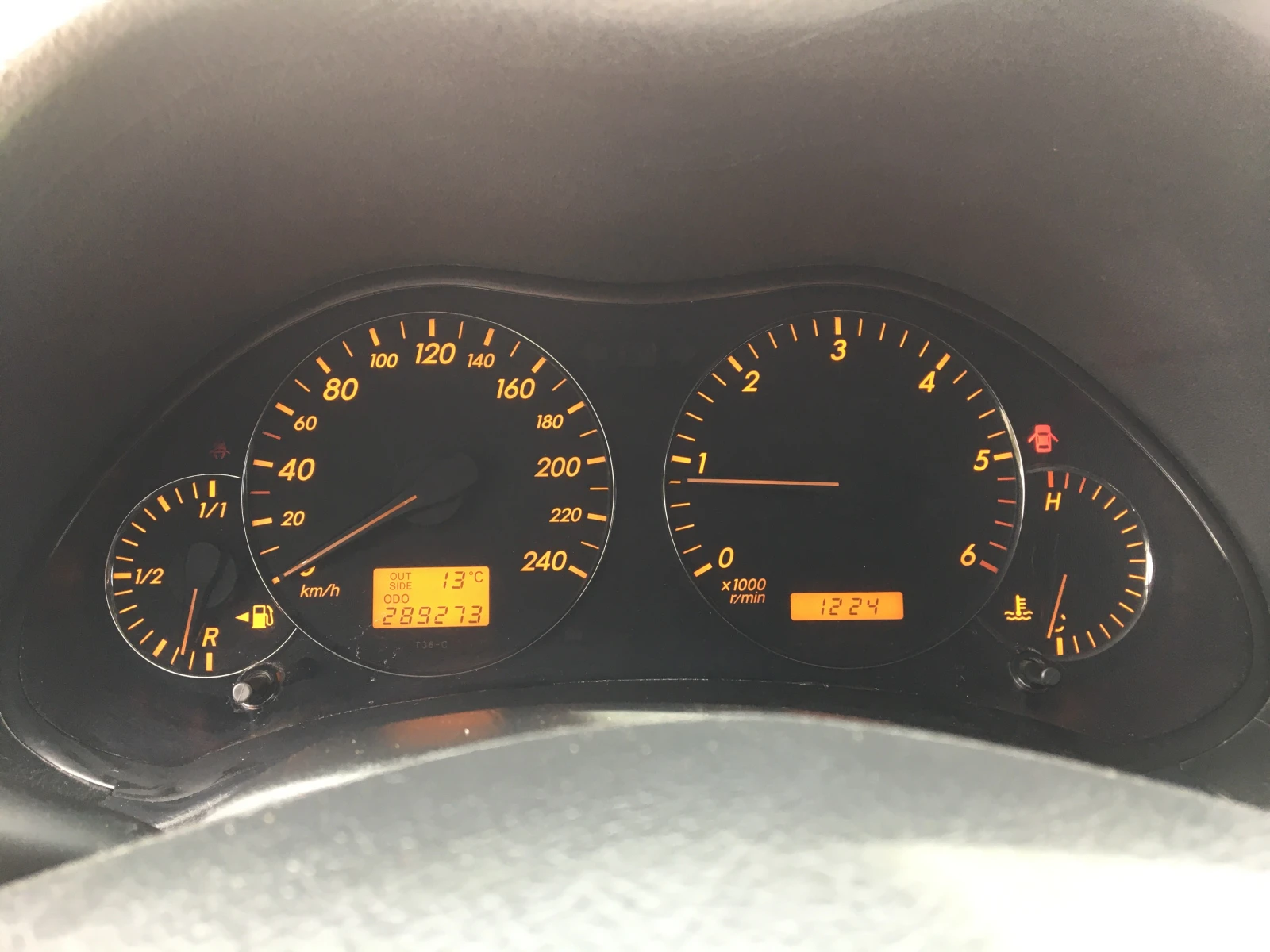 Toyota Avensis 2.2D-4D 150kc Italia, снимка 14 - Автомобили и джипове - 54147735